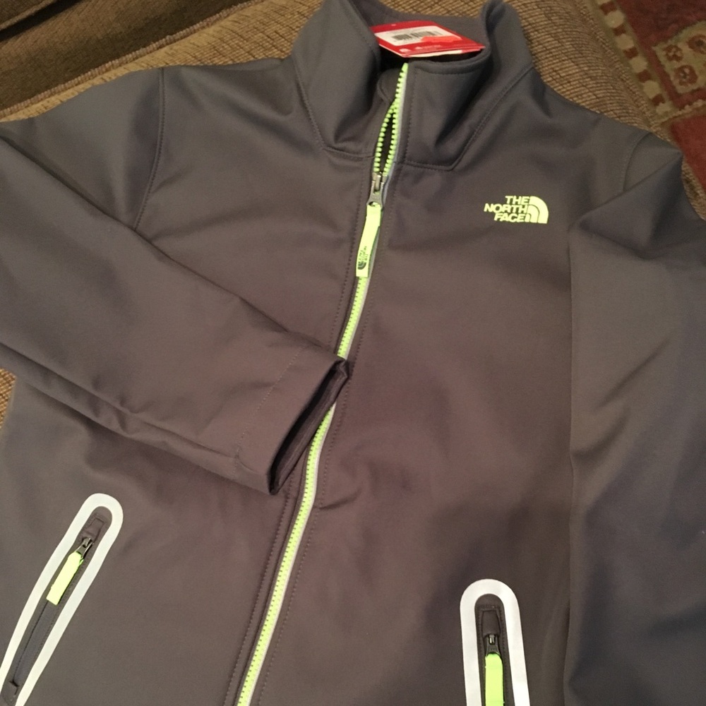 NWT Boy’s North Face jacket size large